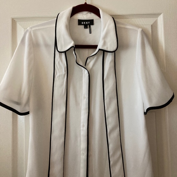 Donna Karen New York (DNKY) Blouse with Flutter Sleeves - Picture 2 of 9